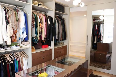 Apartamento à venda com 210m², 3 quartos e 2 vagasCloset da suíte 2