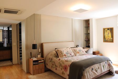 Apartamento à venda com 210m², 3 quartos e 2 vagasSuíte 2