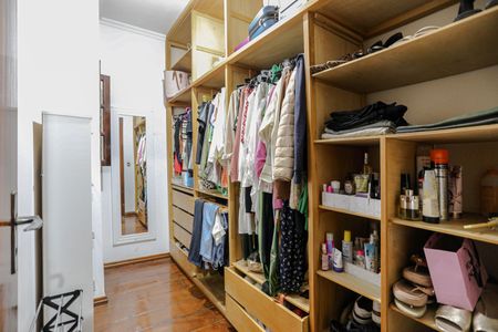 Casa para alugar com 270m², 4 quartos e 7 vagas Casa para alugar com 270m², 4 quartos e 7 vagasCloset da Suíte