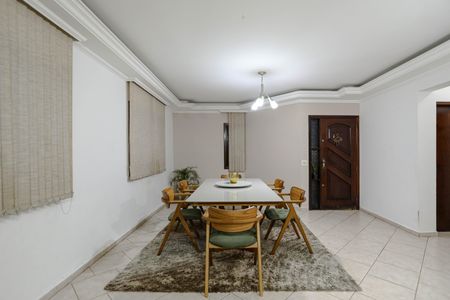 Casa para alugar com 270m², 4 quartos e 7 vagas Casa para alugar com 270m², 4 quartos e 7 vagasSala de Jantar