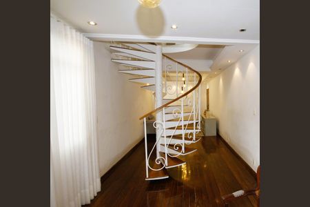 Apartamento à venda com 150m², 5 quartos e 2 vagasEscada