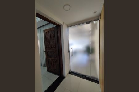 Casa à venda com 94m², 2 quartos e 2 vagas Casa à venda com 94m², 2 quartos e 2 vagasEntrada da Rua