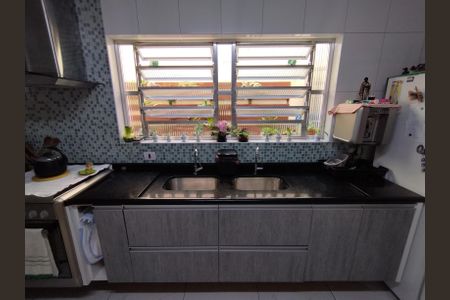 Casa à venda com 94m², 2 quartos e 2 vagas Casa à venda com 94m², 2 quartos e 2 vagasCozinha - Armários