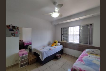 Casa à venda com 94m², 2 quartos e 2 vagas Casa à venda com 94m², 2 quartos e 2 vagasQuarto