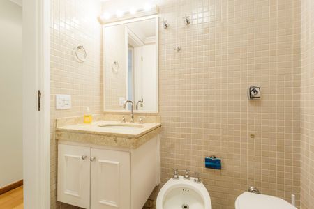 Apartamento para alugar com 154m², 3 quartos e 2 vagas Apartamento para alugar com 154m², 3 quartos e 2 vagasBanheiro Social