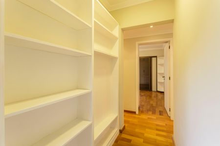 Apartamento para alugar com 154m², 3 quartos e 2 vagas Apartamento para alugar com 154m², 3 quartos e 2 vagasCorredor