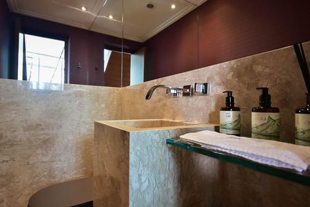 Apartamento à venda com 210m², 3 quartos e 3 vagas Apartamento à venda com 210m², 3 quartos e 3 vagasLavabo