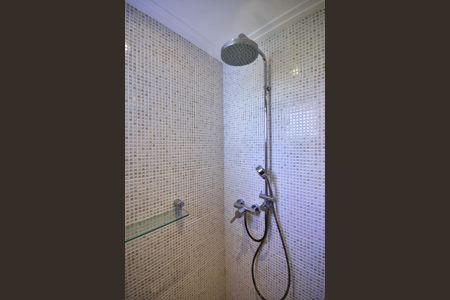 Apartamento à venda com 210m², 3 quartos e 3 vagas Apartamento à venda com 210m², 3 quartos e 3 vagasChuveiro da Suíte 1