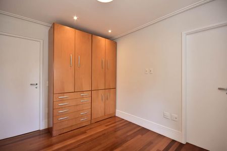 Apartamento à venda com 210m², 3 quartos e 3 vagas Apartamento à venda com 210m², 3 quartos e 3 vagasSuíte 3