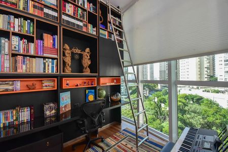 Apartamento à venda com 210m², 3 quartos e 3 vagas Apartamento à venda com 210m², 3 quartos e 3 vagasBiblioteca