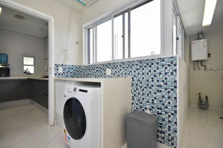 Apartamento à venda com 210m², 3 quartos e 3 vagas Apartamento à venda com 210m², 3 quartos e 3 vagasÁrea de Serviço