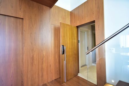 Apartamento à venda com 210m², 3 quartos e 3 vagas Apartamento à venda com 210m², 3 quartos e 3 vagasHall de Entrada