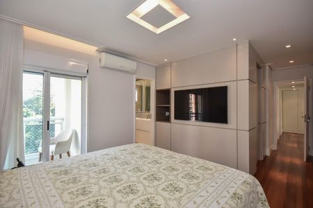 Apartamento à venda com 210m², 3 quartos e 3 vagas Apartamento à venda com 210m², 3 quartos e 3 vagasSuíte 2