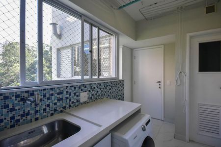 Apartamento à venda com 210m², 3 quartos e 3 vagas Apartamento à venda com 210m², 3 quartos e 3 vagasÁrea de Serviço