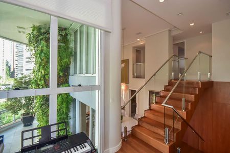 Apartamento à venda com 210m², 3 quartos e 3 vagas Apartamento à venda com 210m², 3 quartos e 3 vagasEscada