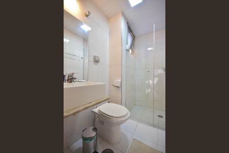 Apartamento à venda com 70m², 2 quartos e 1 vaga Apartamento à venda com 70m², 2 quartos e 1 vagaBanheiro