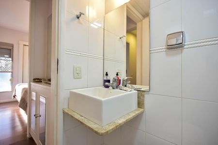 Apartamento à venda com 70m², 2 quartos e 1 vaga Apartamento à venda com 70m², 2 quartos e 1 vagaBanheiro