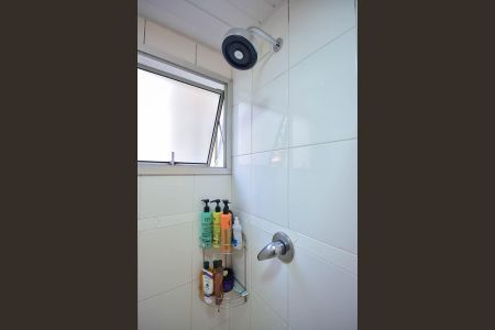 Apartamento à venda com 70m², 2 quartos e 1 vaga Apartamento à venda com 70m², 2 quartos e 1 vagaChuveiro do Banheiro da Suíte