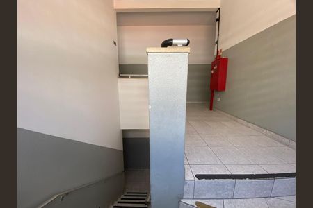 Apartamento para alugar com 40m², 1 quarto e sem vaga Apartamento para alugar com 40m², 1 quarto e sem vagaEscada