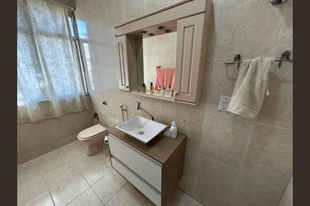 Casa à venda com 320m², 6 quartos e 3 vagasBanheiro da Suíte