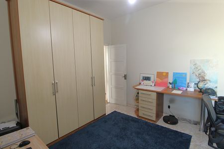 Casa à venda com 320m², 6 quartos e 3 vagasQuarto 2