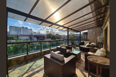 Apartamento à venda com 257m², 3 quartos e 3 vagas Apartamento à venda com 257m², 3 quartos e 3 vagasVaranda