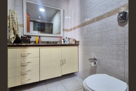 Apartamento à venda com 257m², 3 quartos e 3 vagas Apartamento à venda com 257m², 3 quartos e 3 vagasBanheiro da Suíte