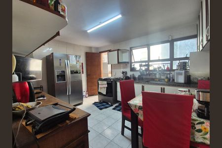 Apartamento à venda com 257m², 3 quartos e 3 vagas Apartamento à venda com 257m², 3 quartos e 3 vagasCozinha