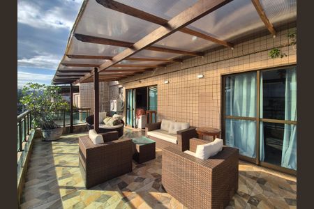 Apartamento à venda com 257m², 3 quartos e 3 vagas Apartamento à venda com 257m², 3 quartos e 3 vagasVaranda