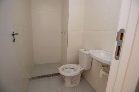 Casa de condomínio à venda com 60m², 2 quartos e 1 vaga Casa de condomínio à venda com 60m², 2 quartos e 1 vagaBanheiro social
