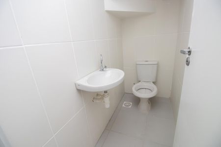 Casa de condomínio à venda com 60m², 2 quartos e 1 vaga Casa de condomínio à venda com 60m², 2 quartos e 1 vagaBanheiro social 2