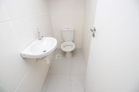Casa de condomínio à venda com 60m², 2 quartos e 1 vaga Casa de condomínio à venda com 60m², 2 quartos e 1 vagaBanheiro social 2