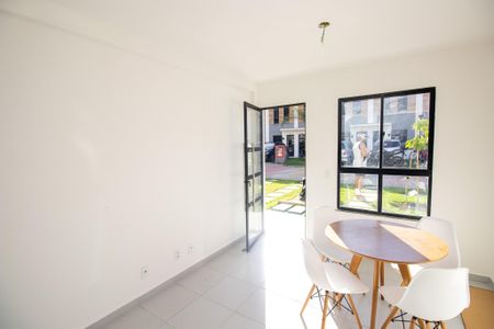 Casa de condomínio à venda com 60m², 2 quartos e 1 vaga Casa de condomínio à venda com 60m², 2 quartos e 1 vagaSala