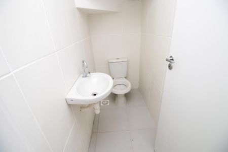 Casa de condomínio à venda com 60m², 2 quartos e 1 vaga Casa de condomínio à venda com 60m², 2 quartos e 1 vagaBanheiro social 2