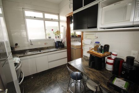 Apartamento à venda com 155m², 4 quartos e 2 vagasCozinha