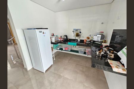 Casa à venda com 100m², 3 quartos e 2 vagas Casa à venda com 100m², 3 quartos e 2 vagasCozinha