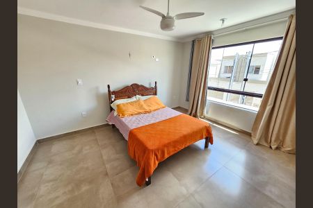 Casa à venda com 100m², 3 quartos e 2 vagas Casa à venda com 100m², 3 quartos e 2 vagasQuarto
