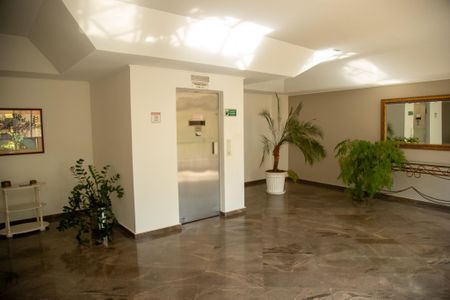 Apartamento à venda com 130m², 3 quartos e 2 vagas Apartamento à venda com 130m², 3 quartos e 2 vagasHall de entrada