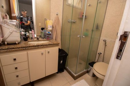 Apartamento à venda com 80m², 2 quartos e 2 vagasBanheiro quarto 2