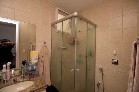 Apartamento à venda com 80m², 2 quartos e 2 vagasBanheiro quarto 2