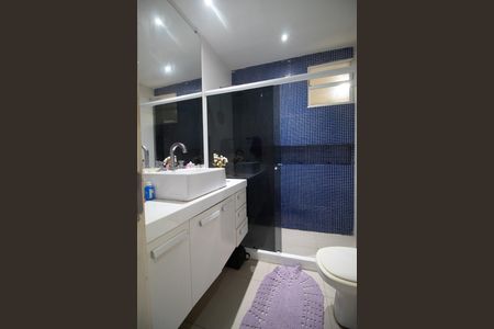 Apartamento à venda com 117m², 4 quartos e 1 vaga Apartamento à venda com 117m², 4 quartos e 1 vagaBanheiro social