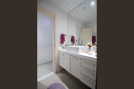 Apartamento à venda com 117m², 4 quartos e 1 vaga Apartamento à venda com 117m², 4 quartos e 1 vagaBanheiro social