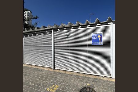 Casa à venda com 200m², 5 quartos e 2 vagasFachada e Placa