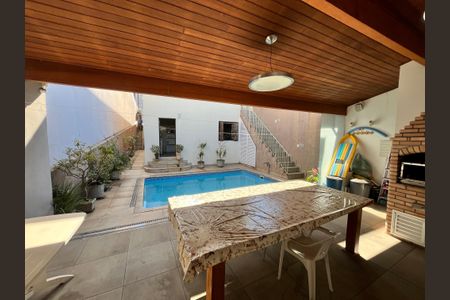 Casa à venda com 200m², 5 quartos e 2 vagasPiscina