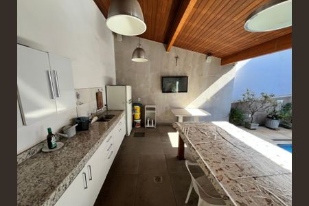 Casa à venda com 200m², 5 quartos e 2 vagasChurrasqueira