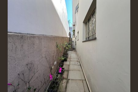 Casa à venda com 200m², 5 quartos e 2 vagasEscada