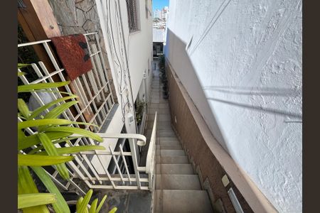 Casa à venda com 200m², 5 quartos e 2 vagasEscada