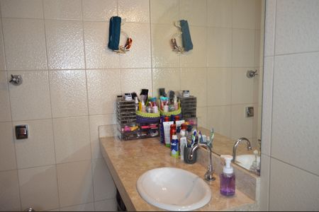 Casa à venda com 220m², 3 quartos e 2 vagasBanheiro