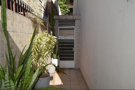 Casa à venda com 220m², 3 quartos e 2 vagasCorredor