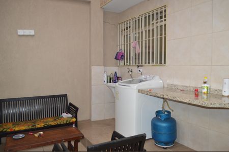 Casa à venda com 220m², 3 quartos e 2 vagasÁrea de Serviço